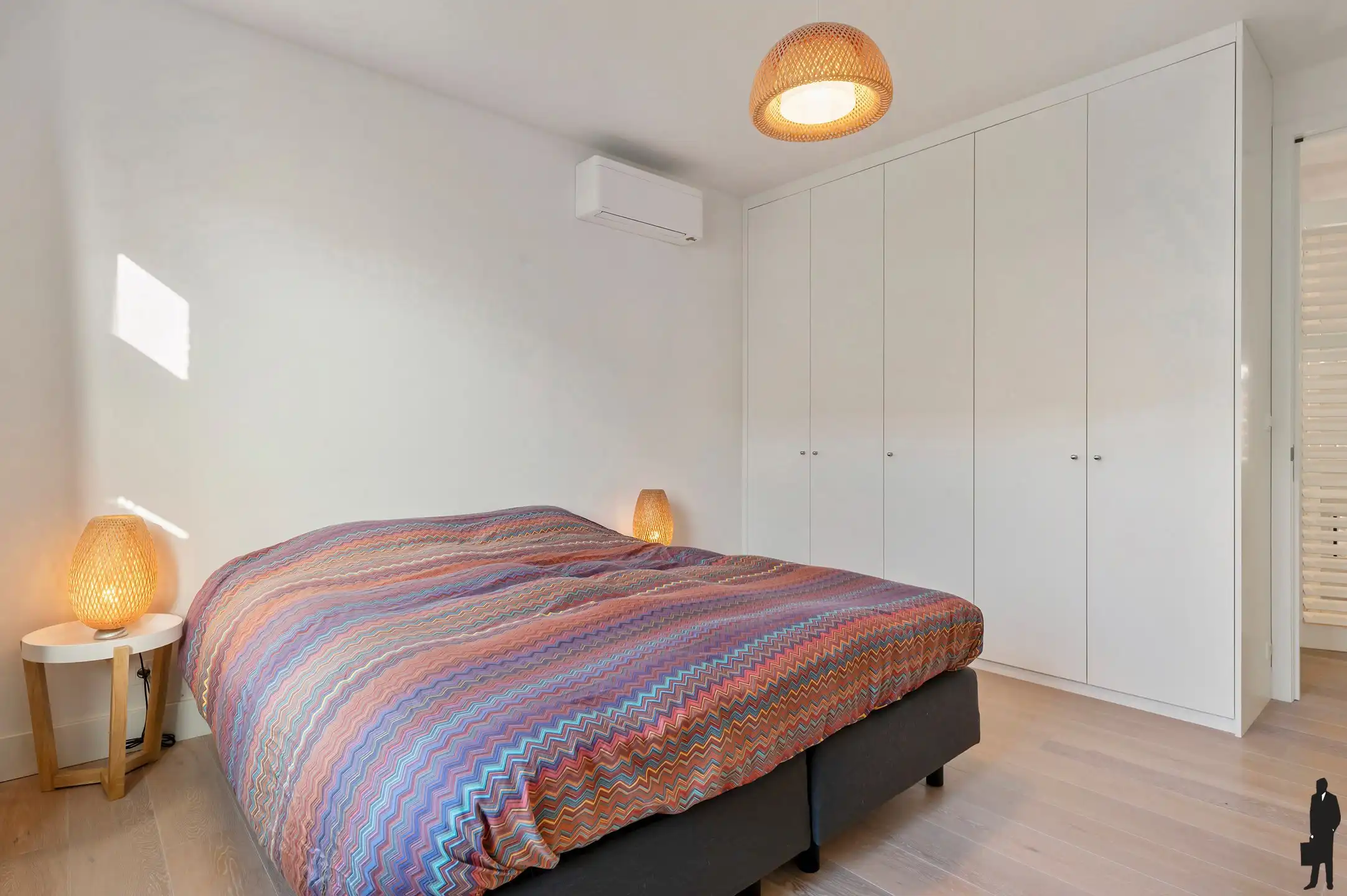 Ruim gerenoveerd appartement met 10 m gevelbreedte. foto 8