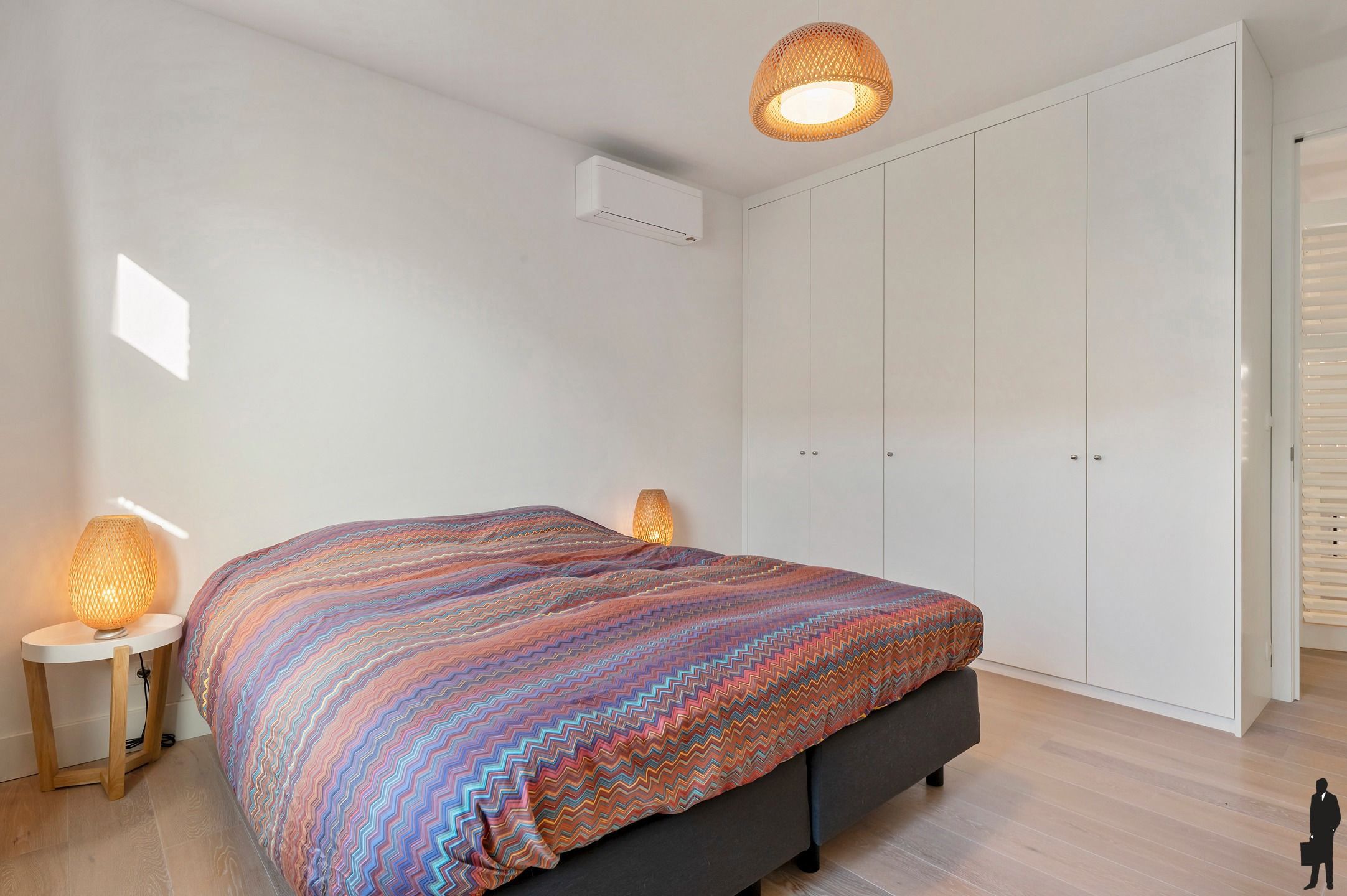 Ruim gerenoveerd appartement met 10 m gevelbreedte. foto 8