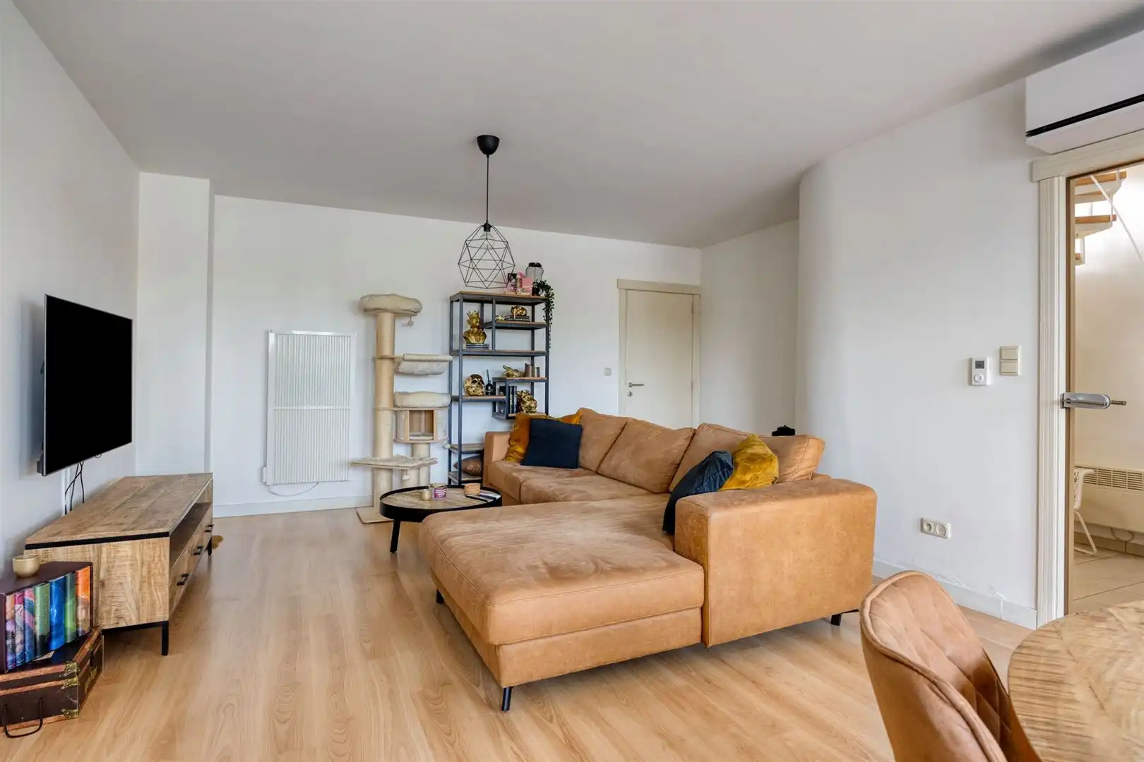 TE KOOP: Instapklaar duplexappartement met 3 slaapkamers en prachtig terras in hartje Zolder! foto 6