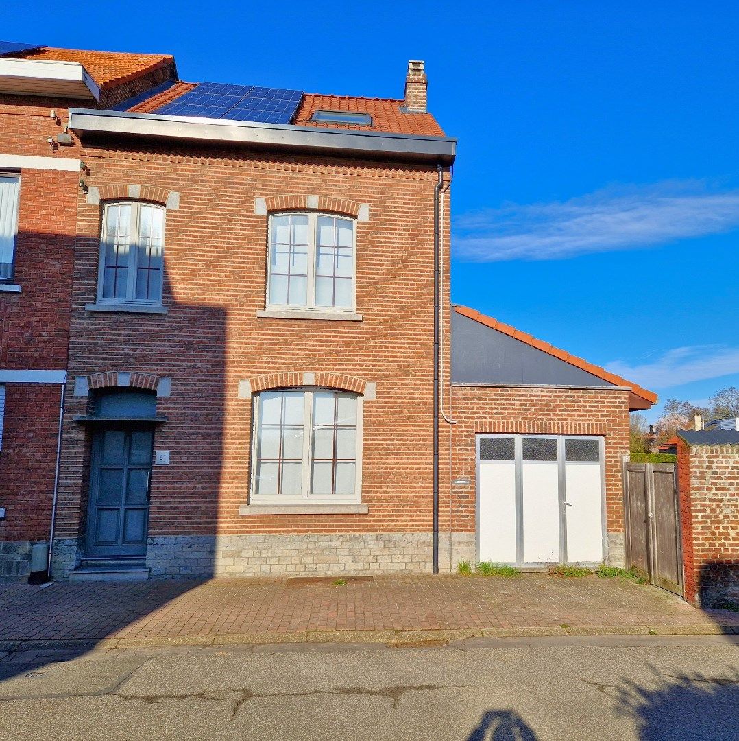 Instapklare woning met 4 slaapkamers, garage en tuin. foto 1