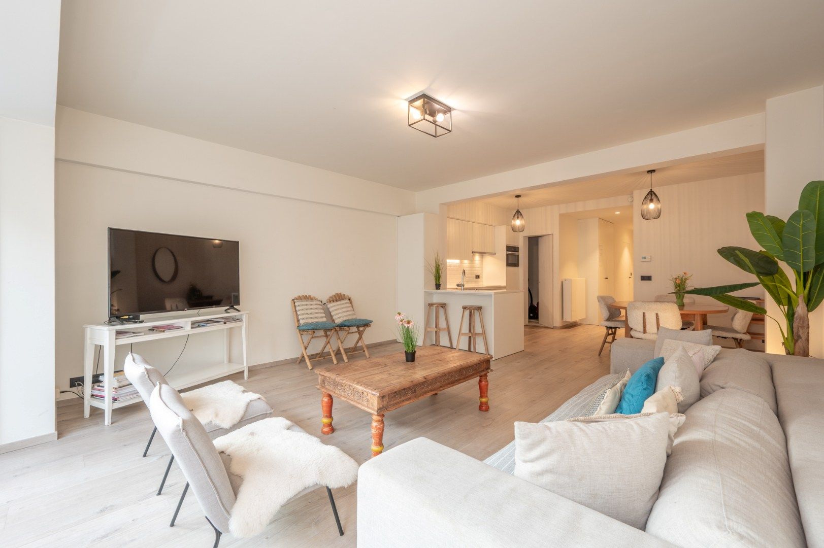 Stijlvol gemeubeld appartement in hartje centrum op de Lippenslaan foto 4