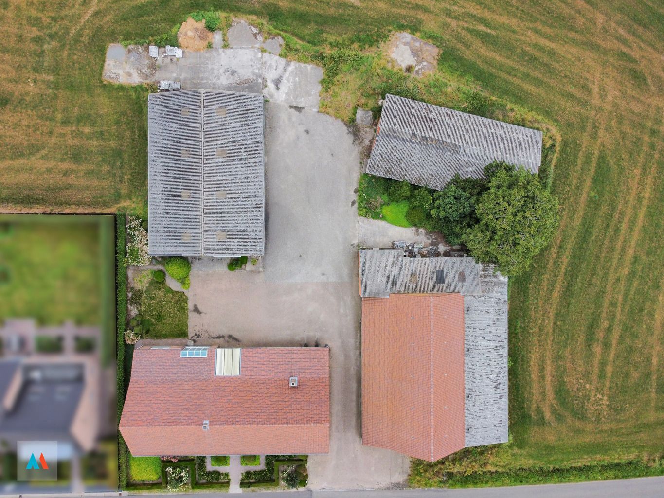 Hoeve met bijgebouwen in Loenhout foto 2