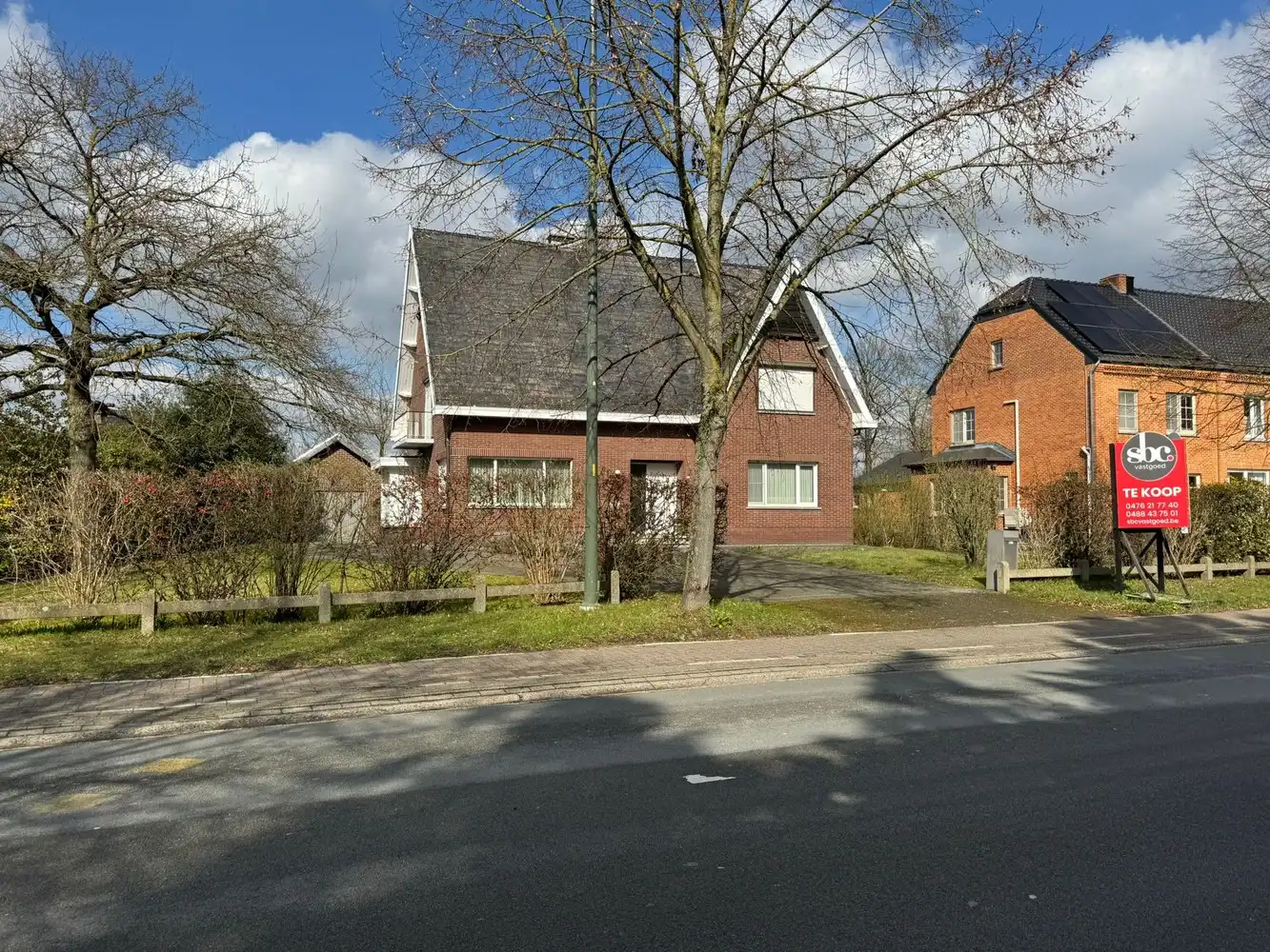 Zeer ruime, instapklare woning met 4 slpks op een prachtig perceel van 16a33ca foto {{pictureIndex}}