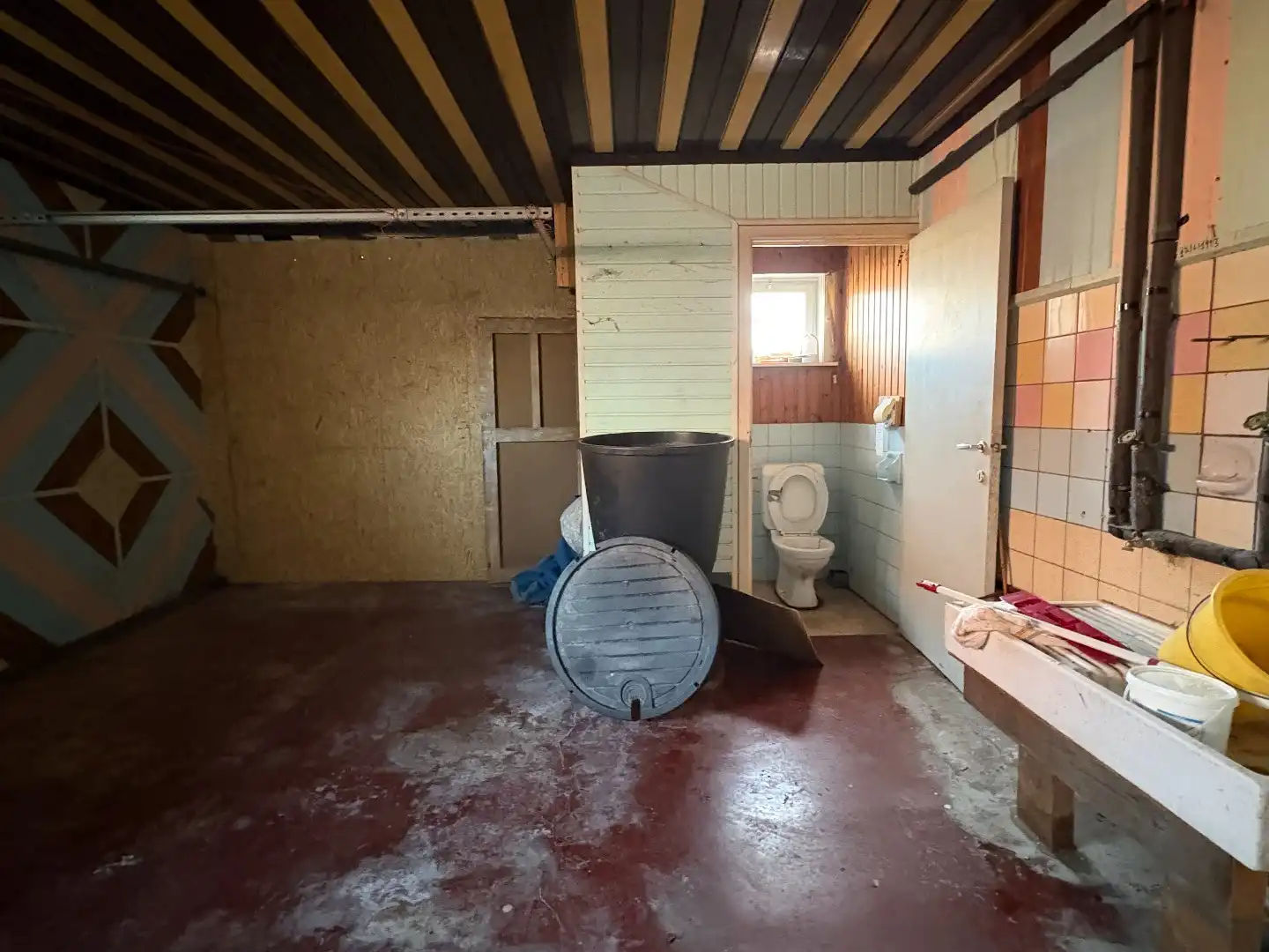 Gelijkvloerse woning op 537 m² met oprit, garage en 5 kamers foto 9