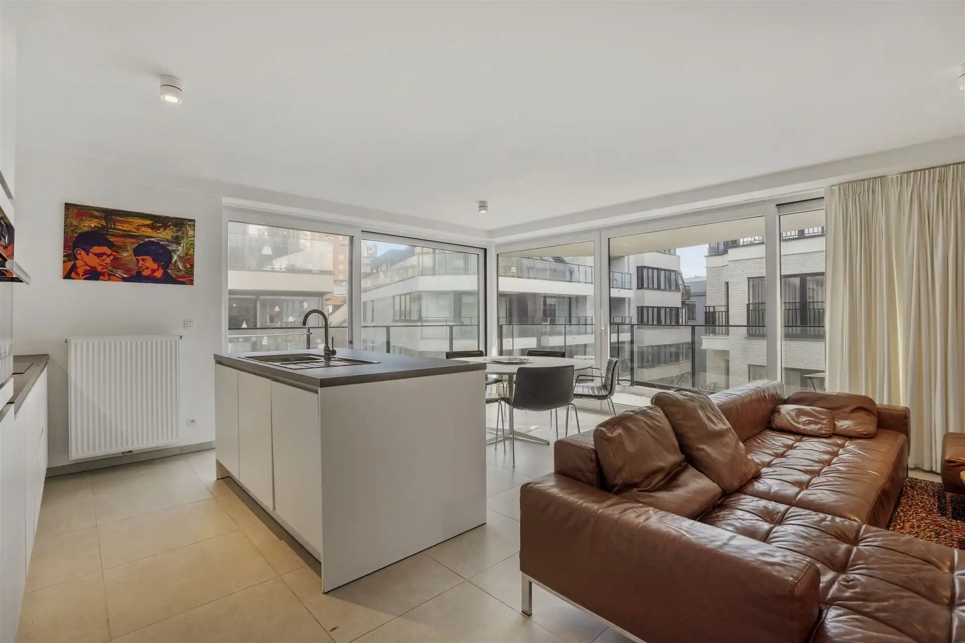 INSTAPKLAAR / RECENT GEBOUW  foto 4