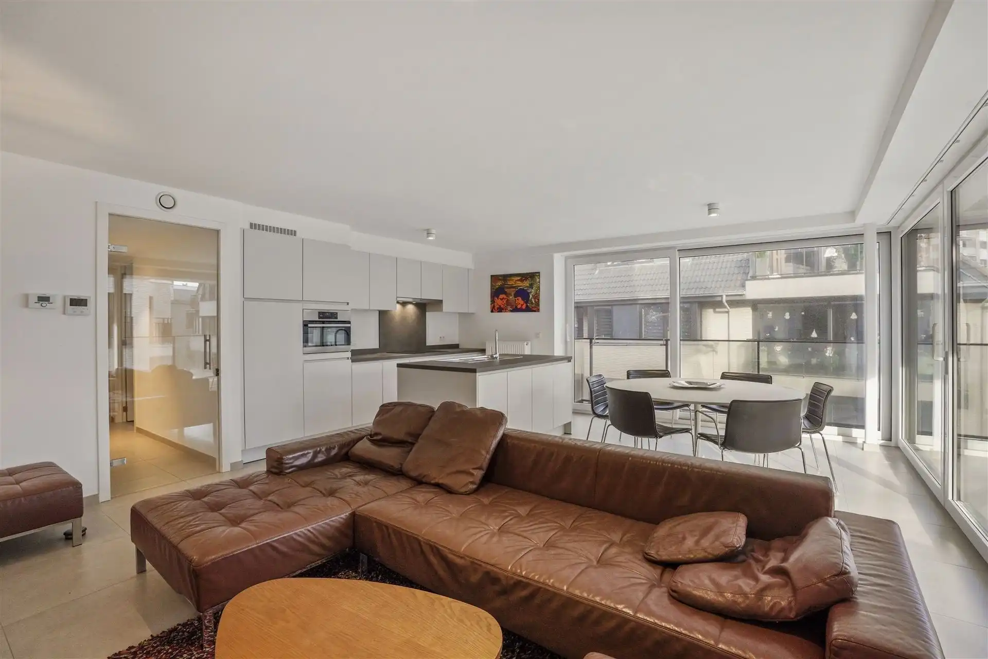 INSTAPKLAAR / RECENT GEBOUW  foto 4