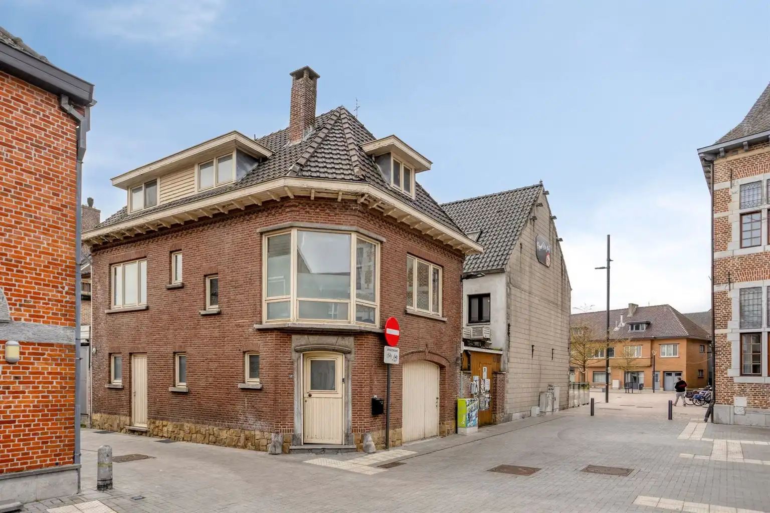 Te renoveren hoekwoning met tal van mogelijkheden, gelegen op een absolute toplocatie in het hart van het historisch stadscentrum van Bree.  foto 33