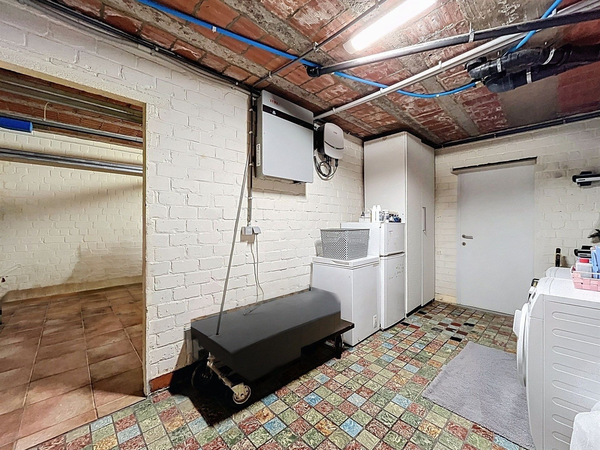 Prachtige instapklare woning met 3 slaapkamers en 3 garages. foto 18