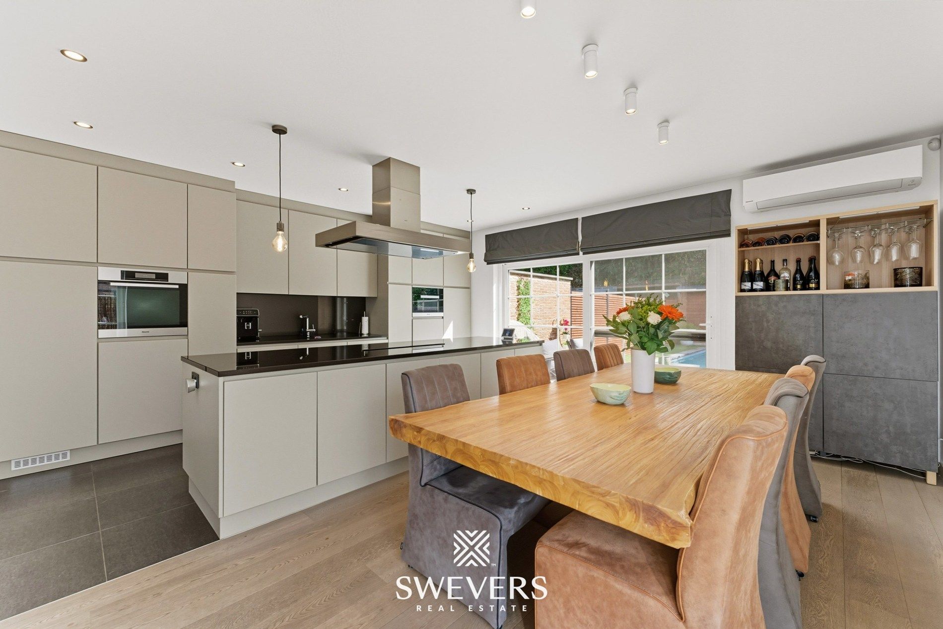 HOB met 3 slaapkamers, bureau en zwembad   foto 8