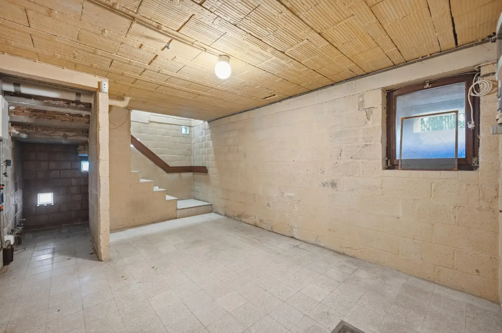 Ruime halfopen bel-étagewoning met uitzonderlijk veel parkeergelegenheid en prachtig uitzicht te koop in Landen foto 22