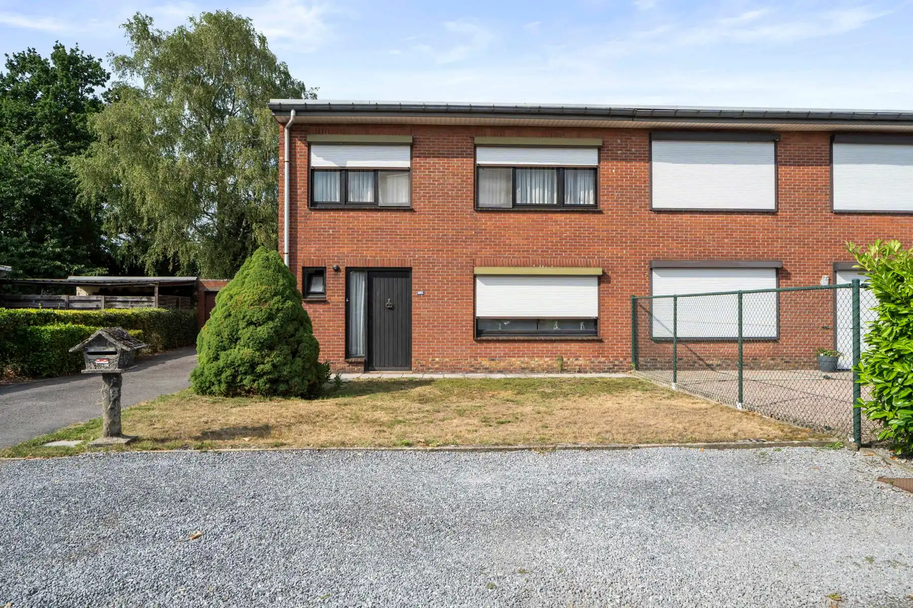 Gezellige gezinswoning met 3 slaapkamers en tuin en garage in een rustige wijk foto 2