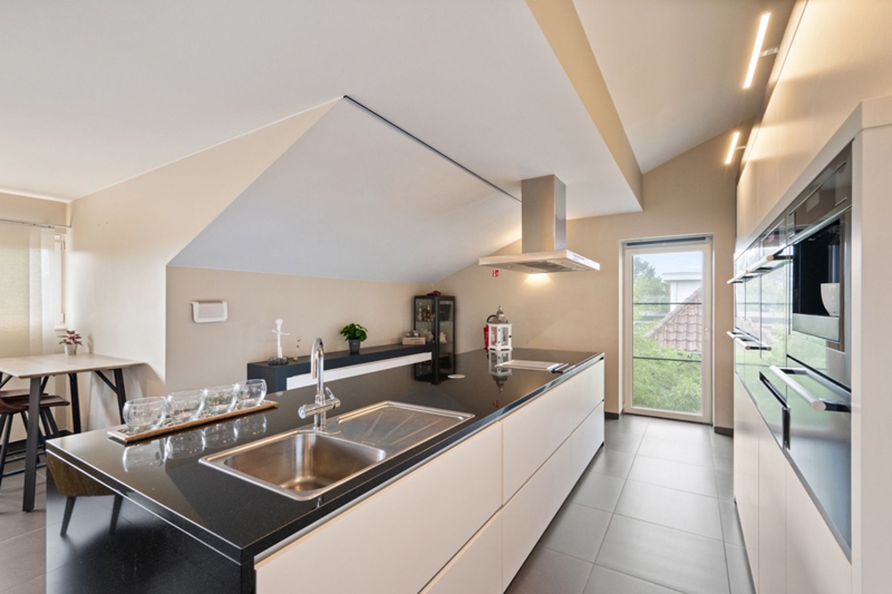 Rustig gelegen energie zuinige villa !!! foto 3