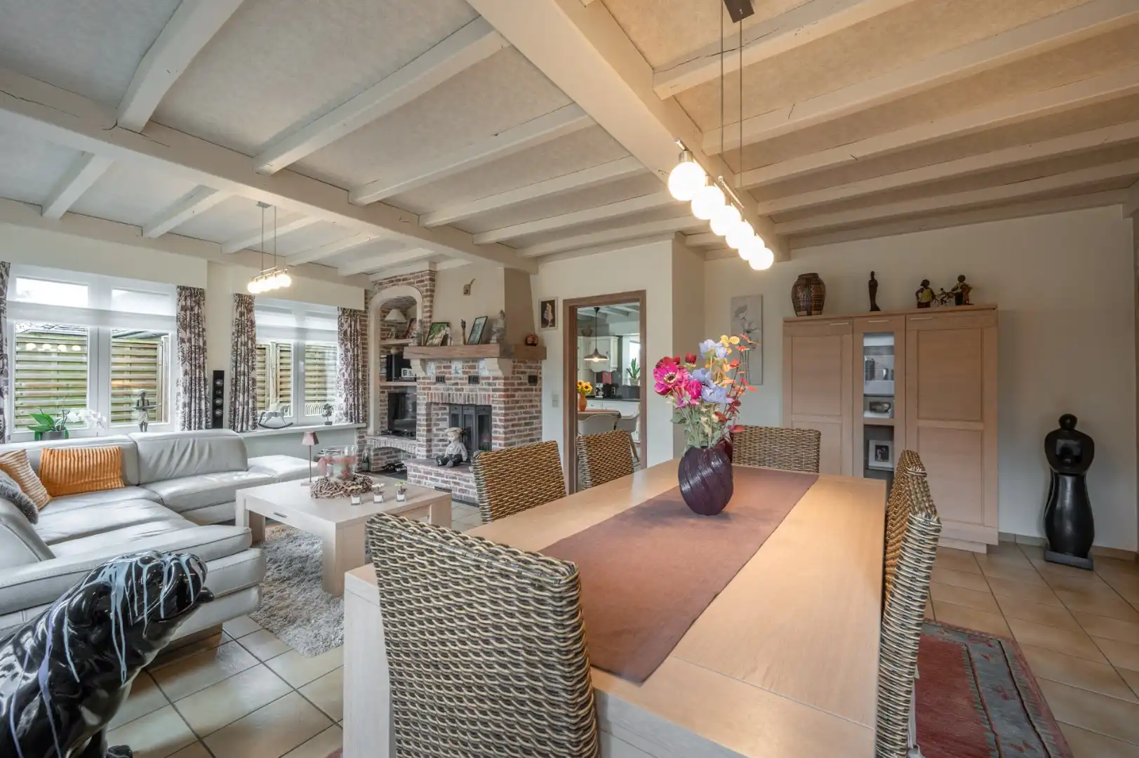 Charmante vrijstaande villa in fermette stijl met heerlijke tuin! foto 3