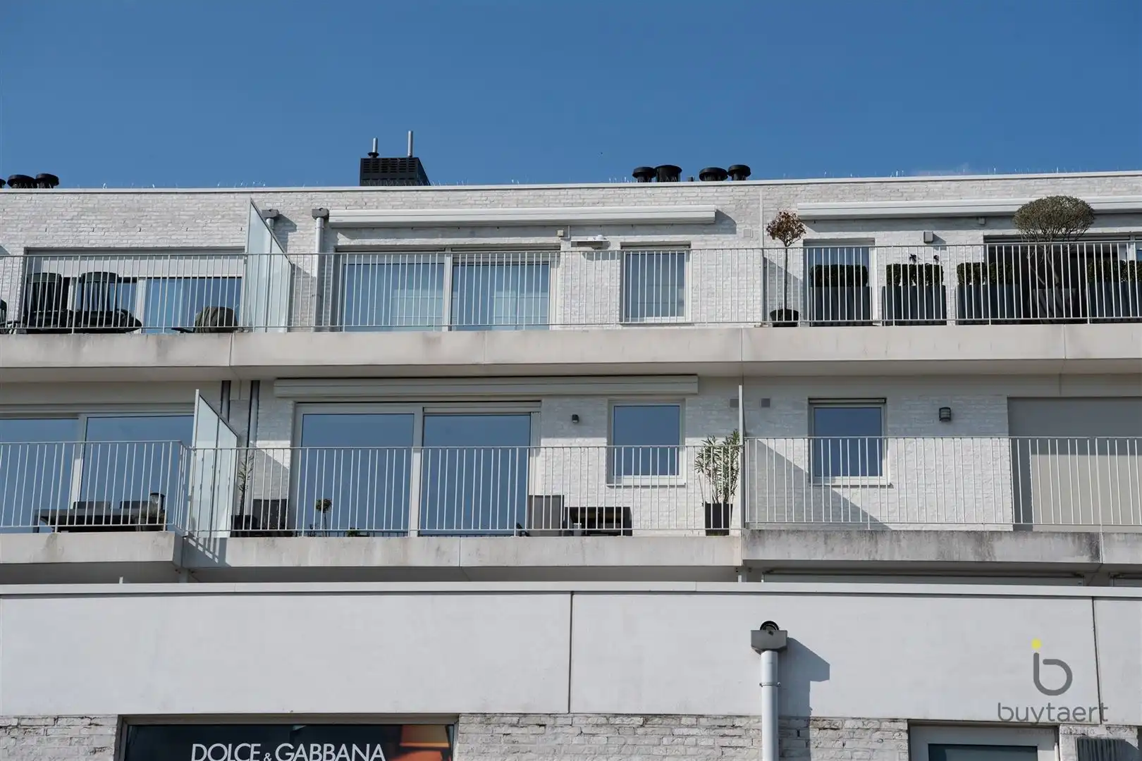 TOP ONDERHOUDEN DAKAPPARTEMENT IN HARTJE SCHILDE MET RUIM ZONNIG TERRAS! foto 2