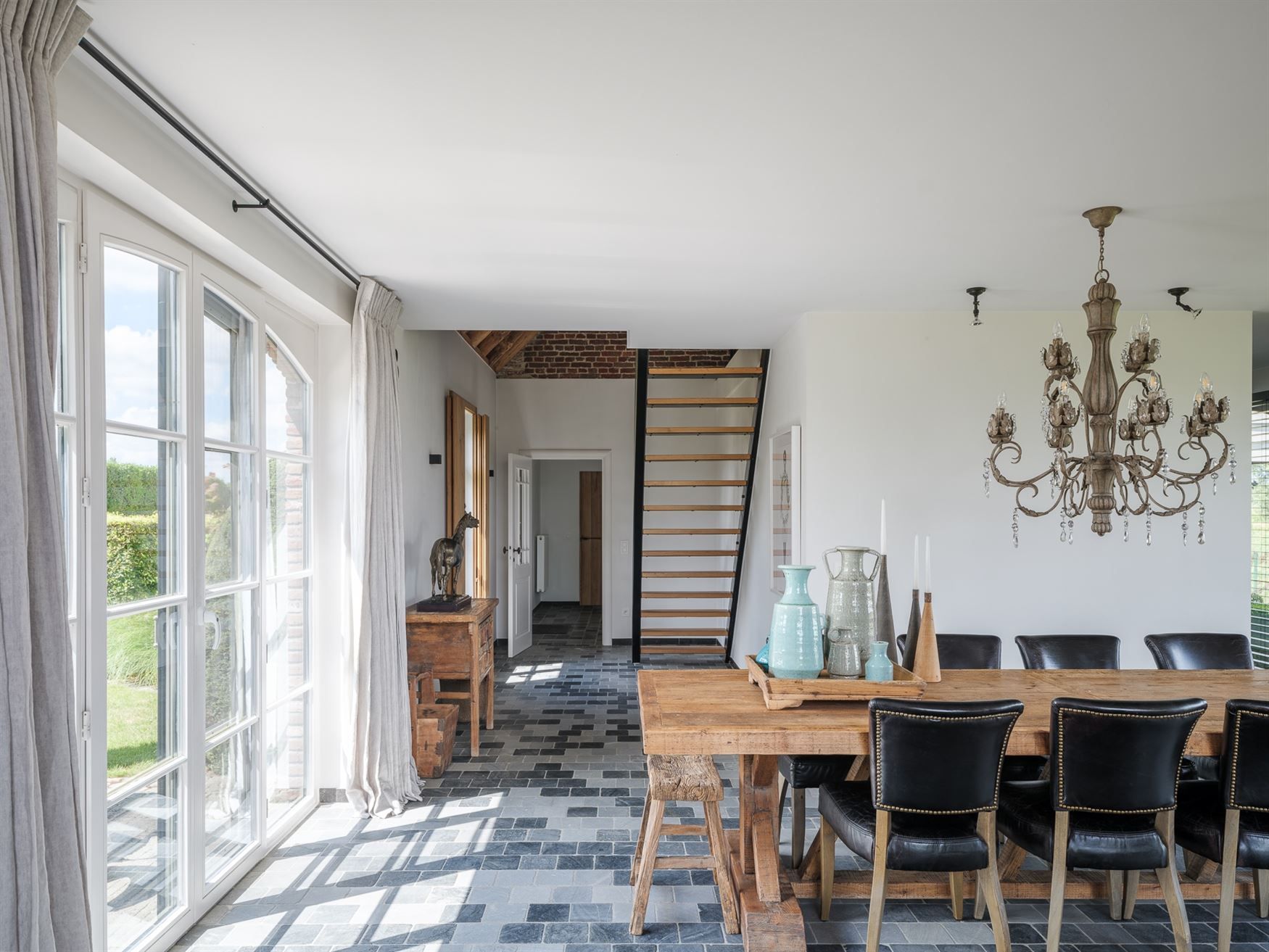 Karaktervolle hoeve met stijl en privacy foto 11