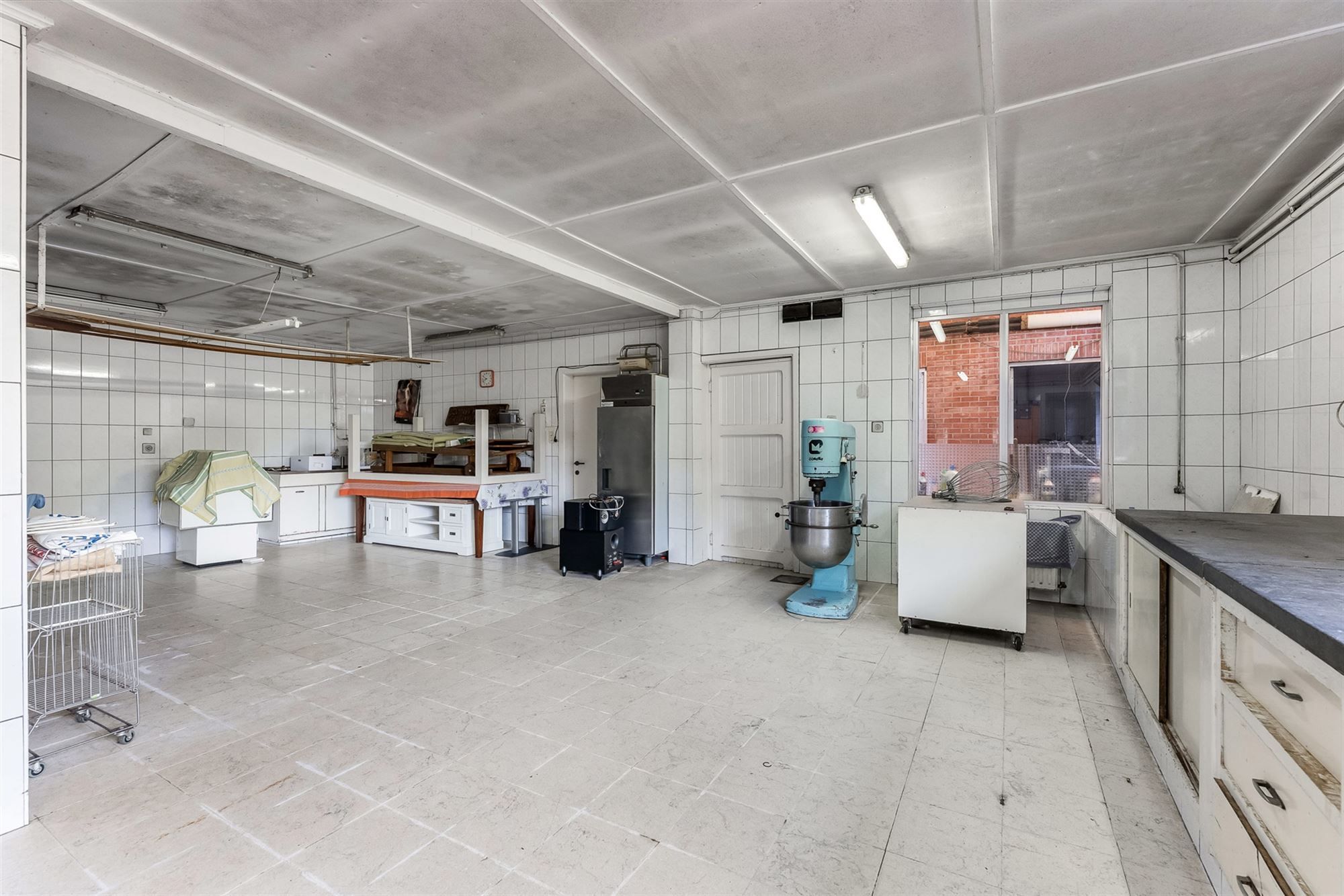 CENTRAAL GELEGEN, RUIM HANDELSPAND MET WOONST (415M²) TE BALEN foto 24