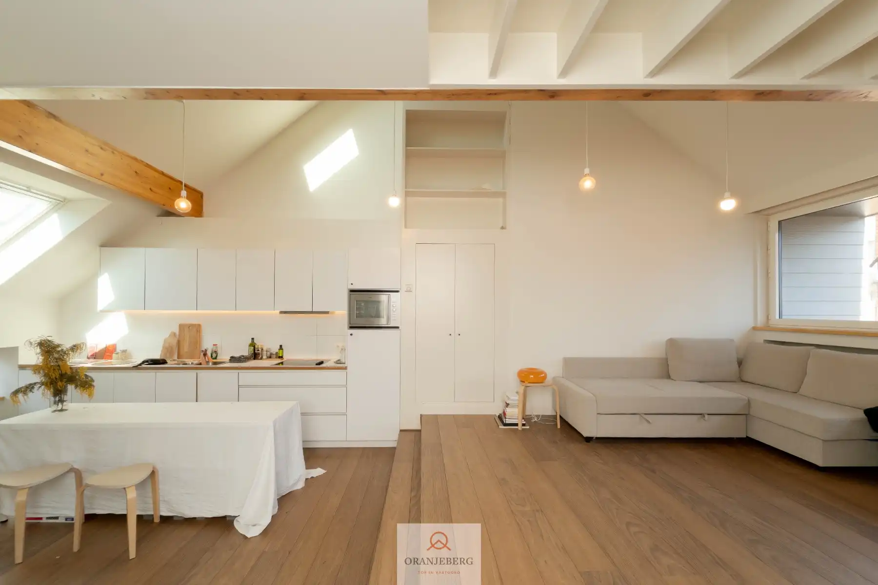 Duplex-penthouse/loft in hartje Gent! foto {{pictureIndex}}