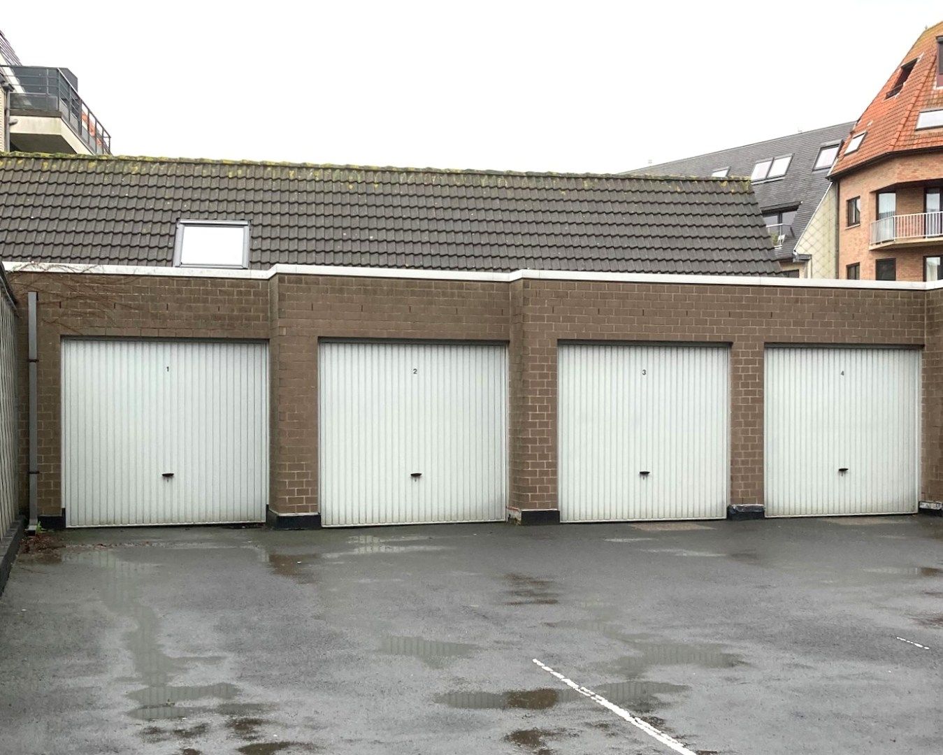 Garagebox op centrale ligging te Bredene foto 2