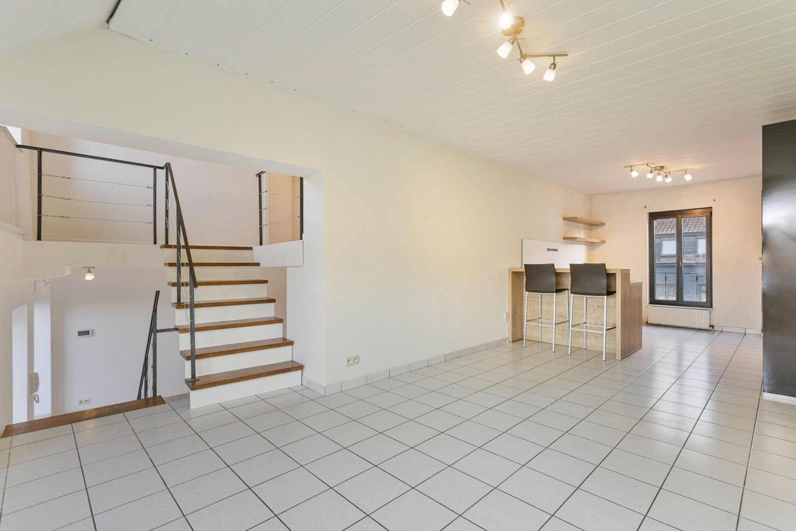 Ruim en zonnig appartement met terras + privé staanplaats foto 7