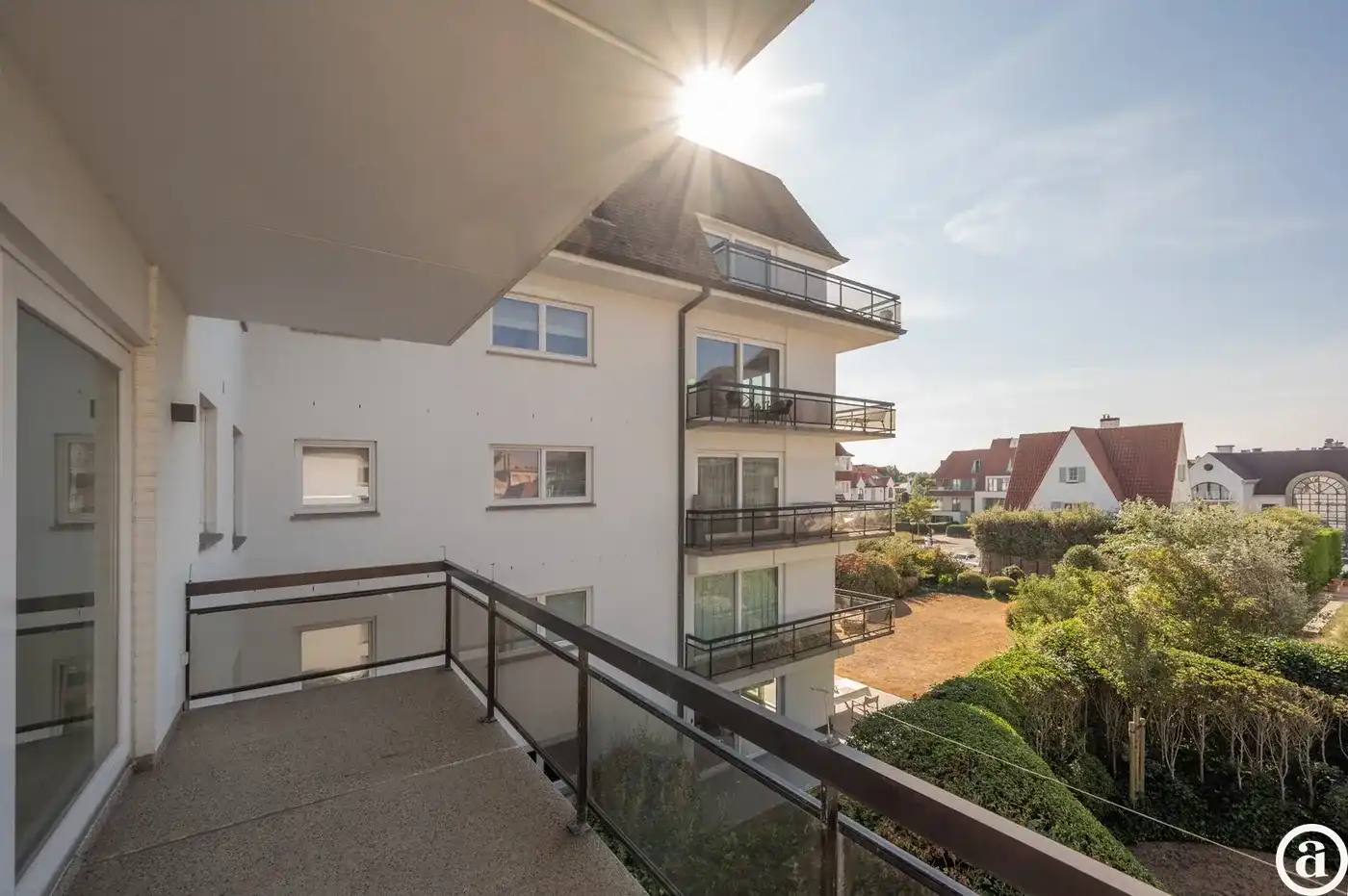 Luxueus gerenoveerd hoekappartement met zeezicht vlakbij de wandeldijk in het Zoute. foto 18