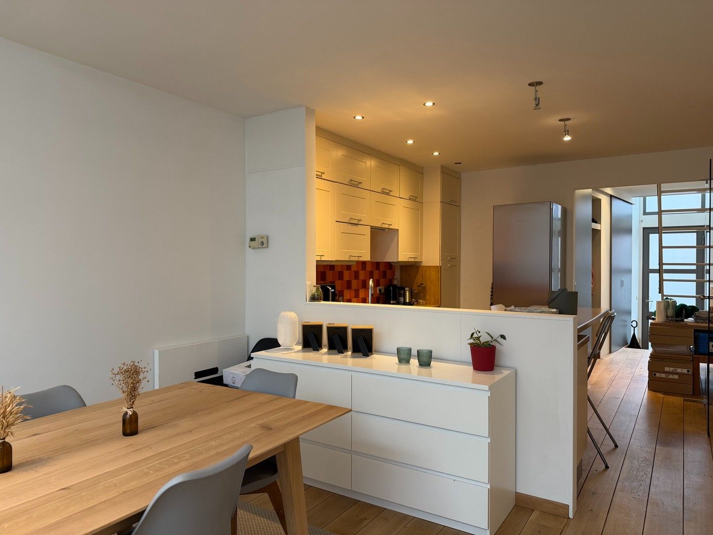 Moderne half open woning met 2 slaapkamers foto 6