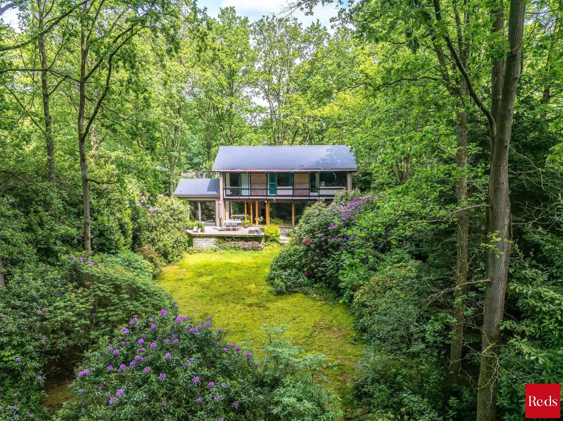 Architecturale woning in het groen met veel licht foto 23