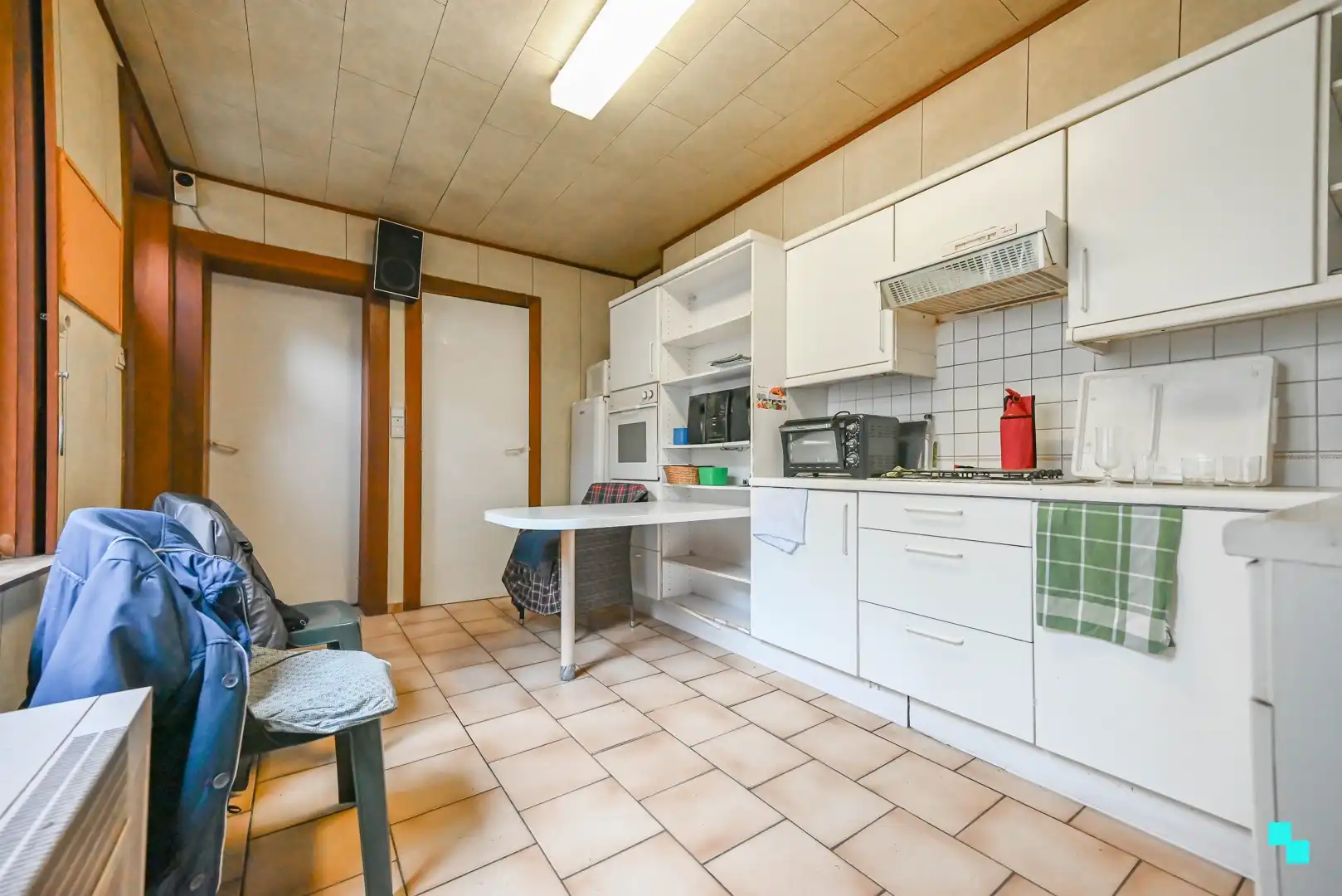 Zéér ruime ééngezinswoning met drie slaapkamers en bijgebouwen te Izegem foto 9