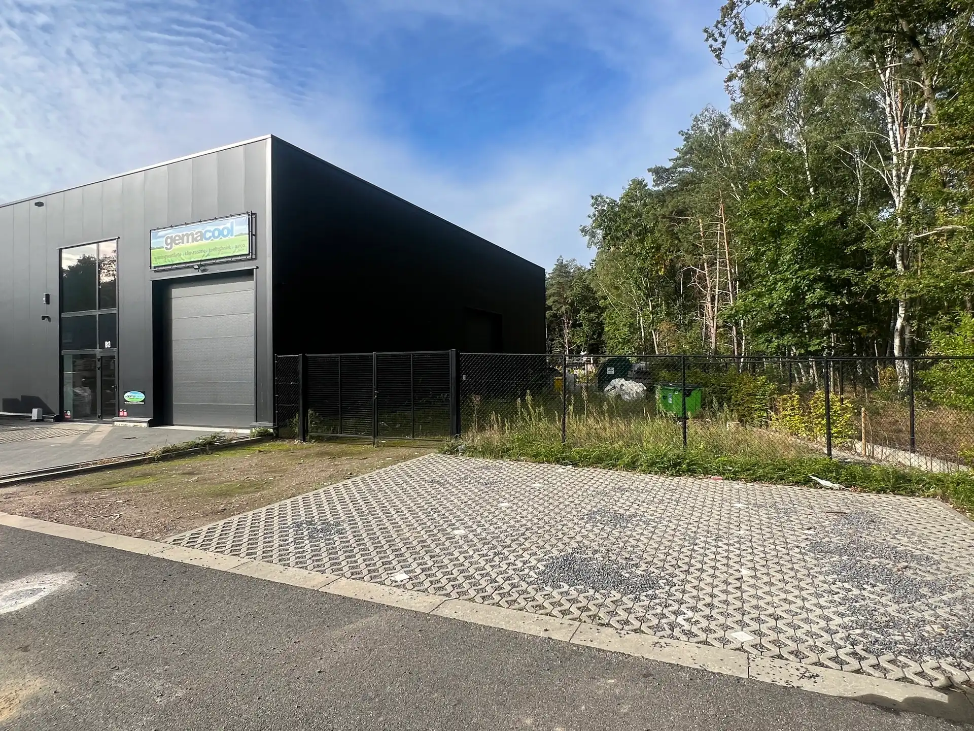 Recente kmo-unit (220m²) met buitenterrein foto 2