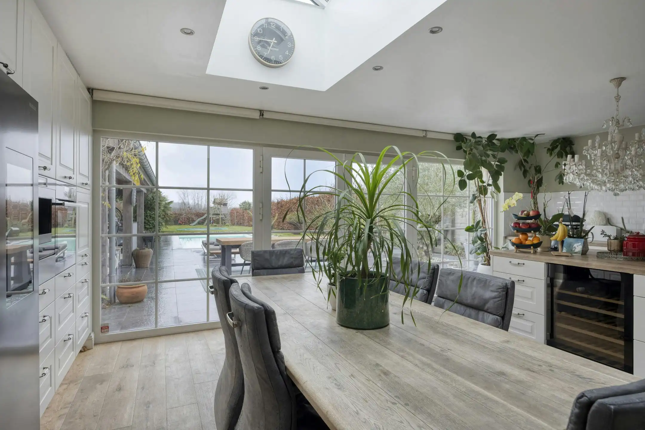 Gerenoveerd vrijstaand huis met zwembad, poolhouse en tuin foto 31