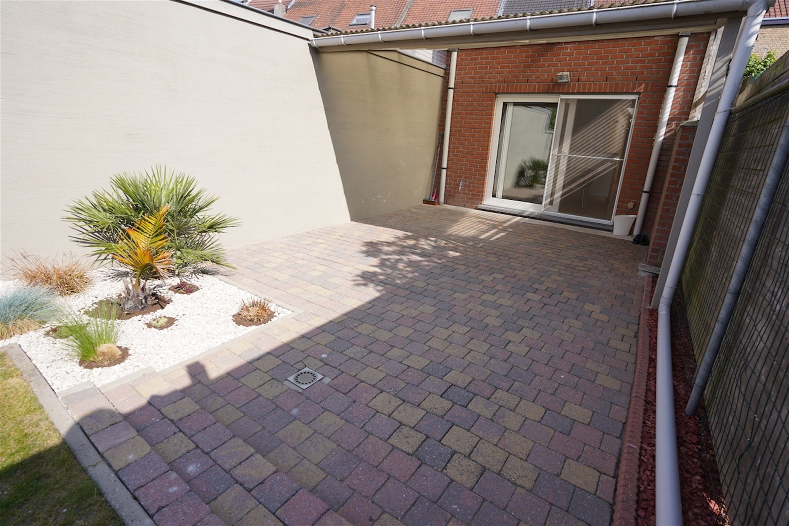 Instapklare woning met mooie tuin en privé garage achteraan foto 9
