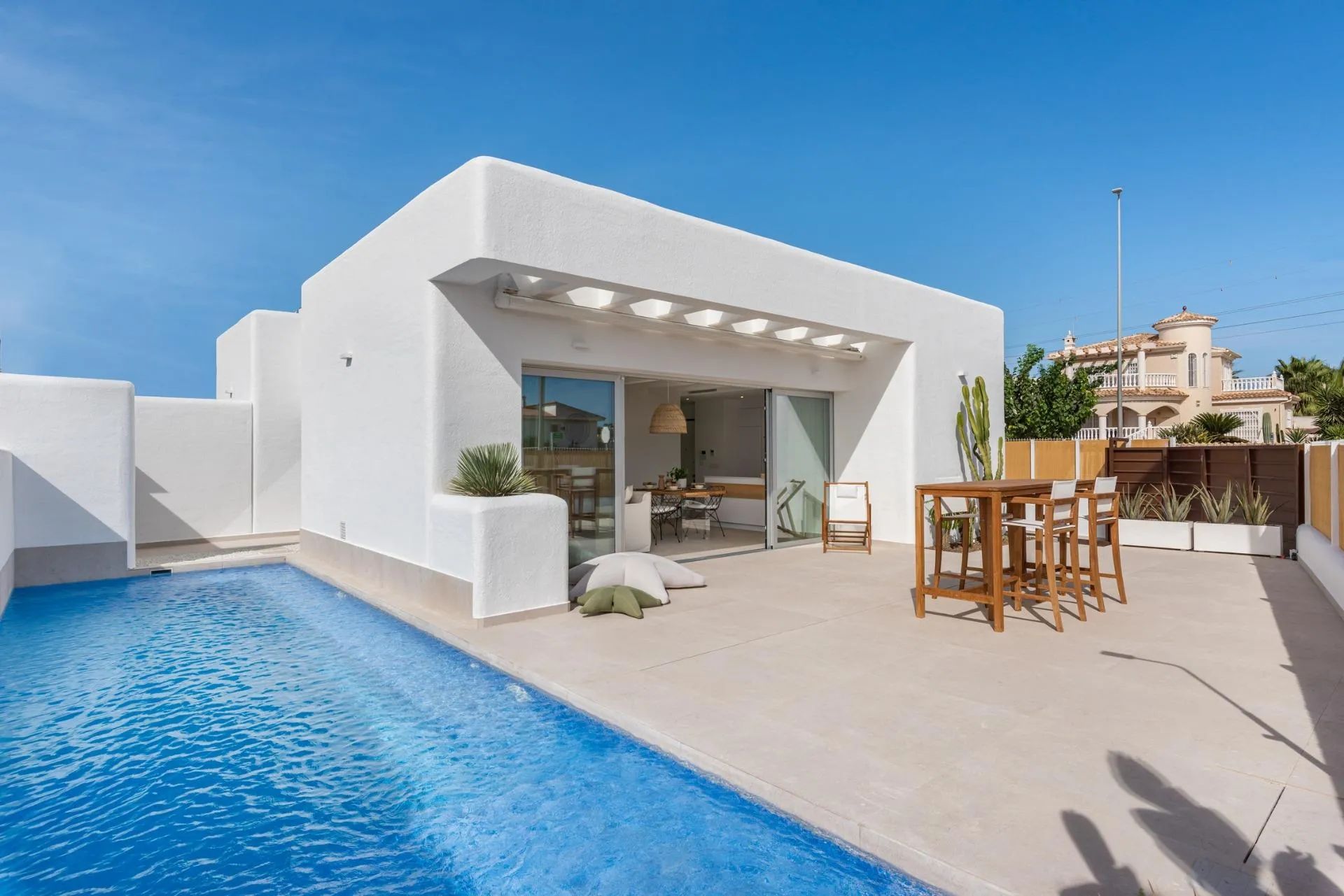 Elegantie in Ibiza-stijl - hoge kwaliteitsvilla's in Dolores foto {{pictureIndex}}