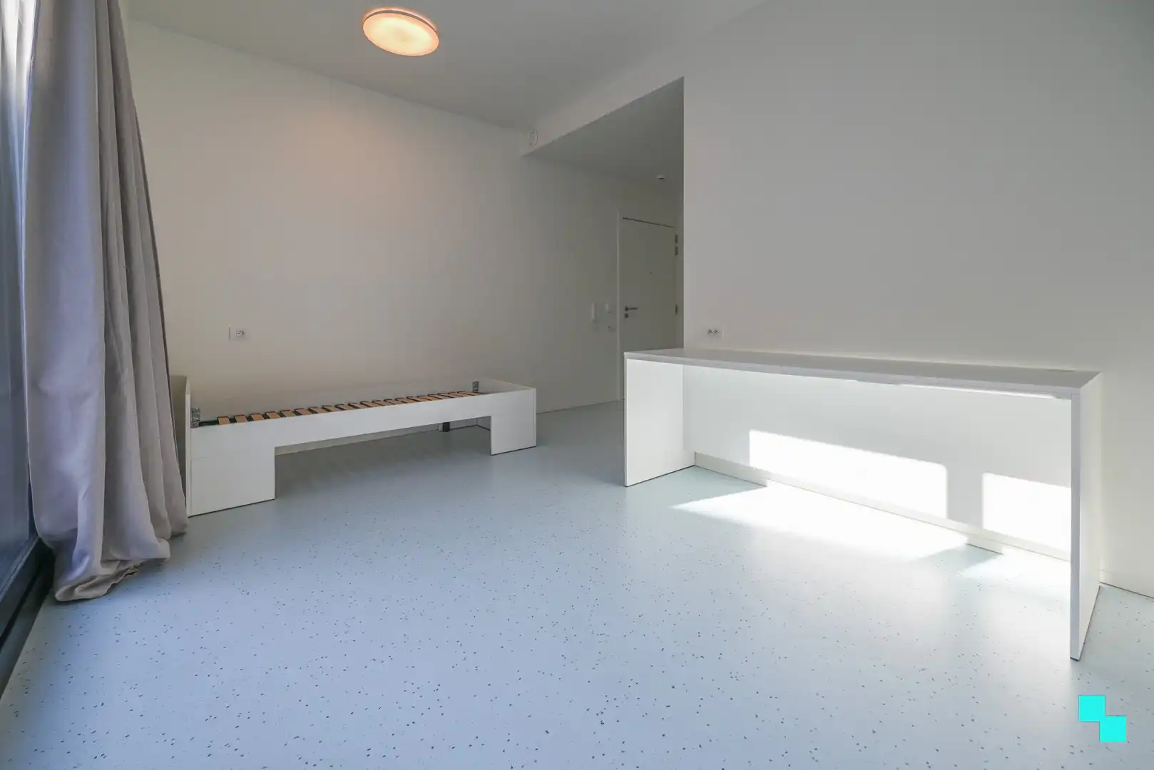 Studentenkamer met eigen badkamer en terras, centrum Kortrijk foto 4