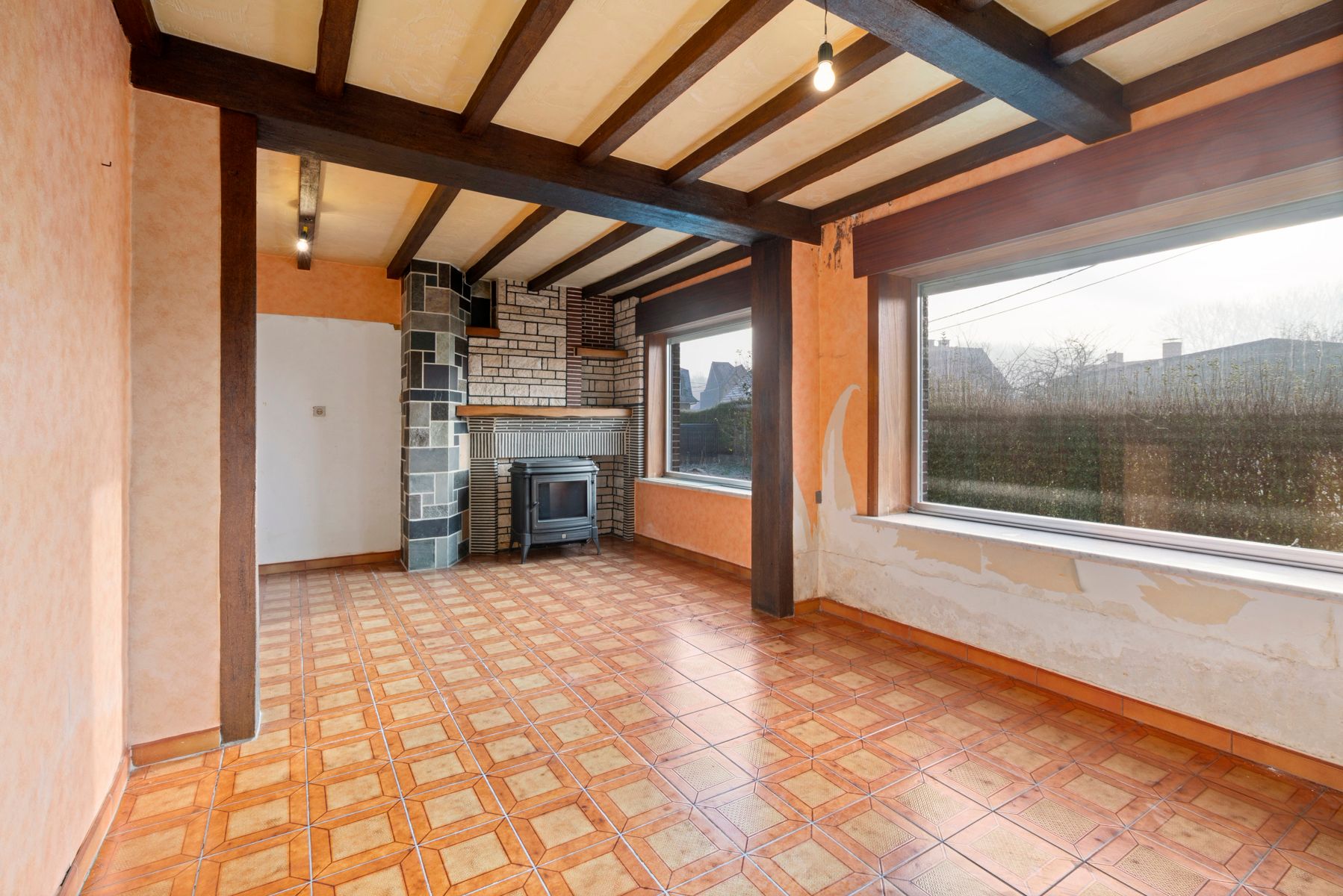 Ruime woning met een perceeloppervlakte van 2.142 m²! foto 2