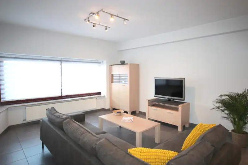 Ruim gemeubeld appartement met 2 slaapkamers foto {{pictureIndex}}