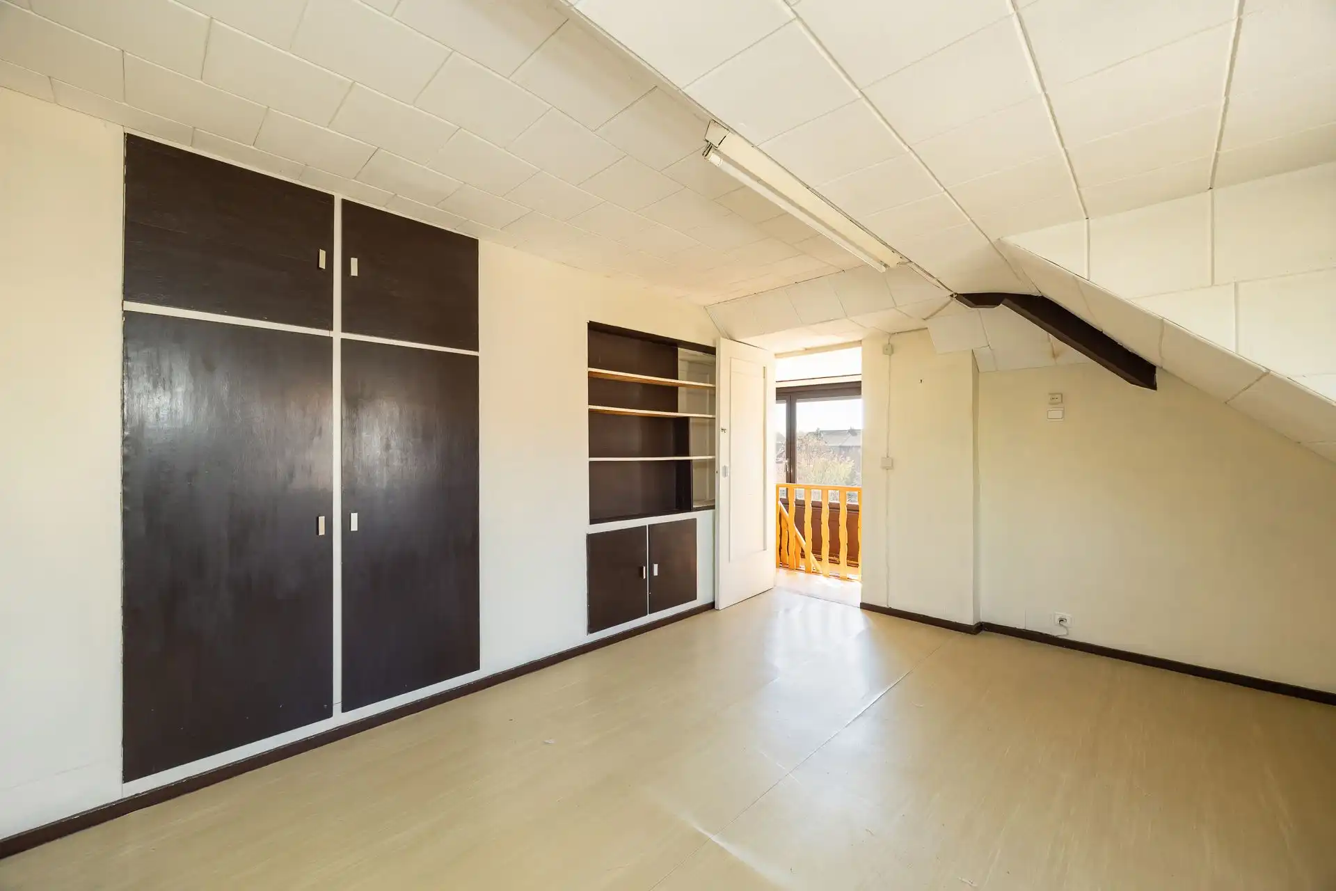 Ruime halfopen bebouwing met 5 slaapkamers, garage en zonnige tuin op toplocatie! foto 30