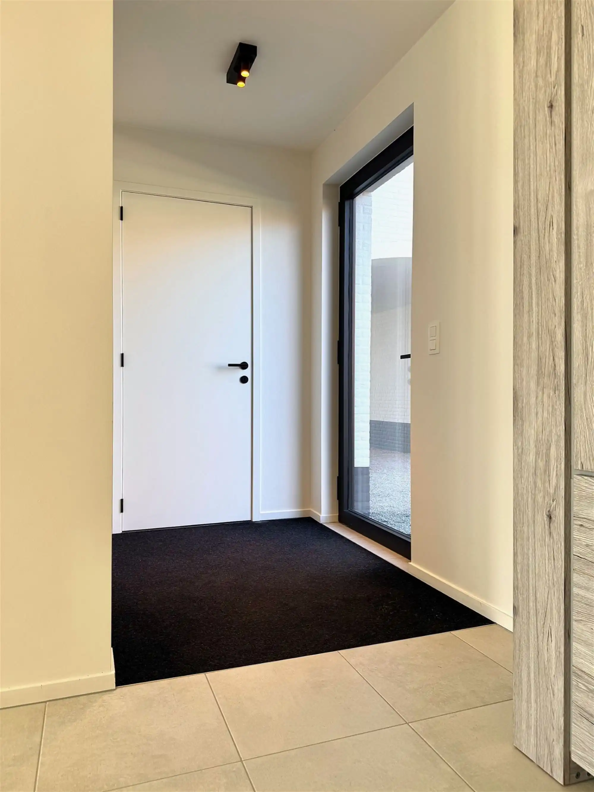 Instapklare DORPSWONING met 3 SLAAPKAMERS, TUIN/TERRAS, GARAGE & grote KELDER foto 4