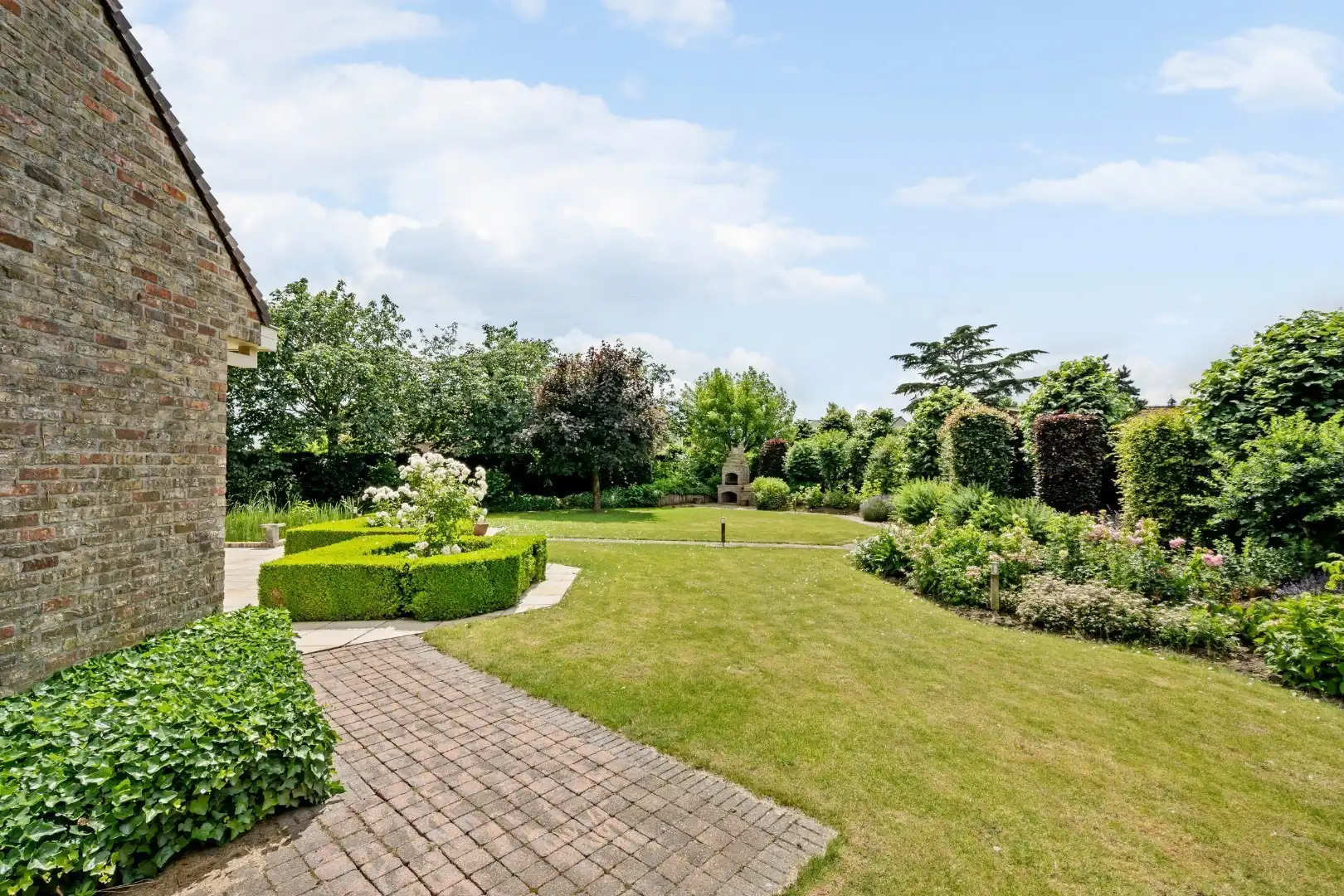 Villa met 5 slaapkamers, dubbele garage, carport en verzorgde tuin in Westrozebeke foto 9