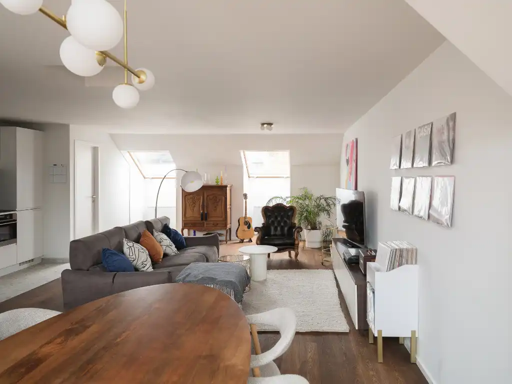 Stijlvol duplex appartement met 2 slaapkamers en terras, centraal gelegen in het bruisende centrum nabij alle belangrijkste straten en pleinen van Gent. foto 2