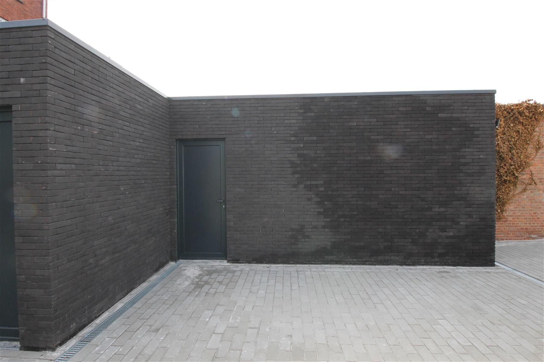 Een volledig gerenoveerd appartement op de tweede verdieping met terras, berging en autostaanplaats. foto 15