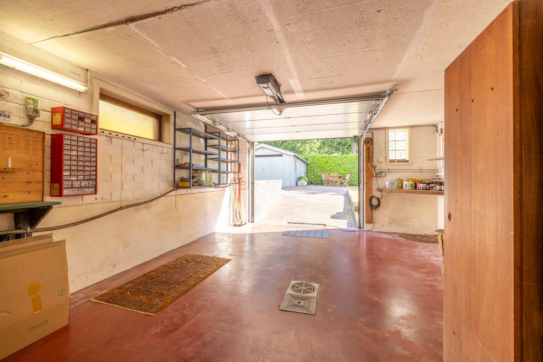 Villa met 4 slaapkamers, grote tuin en garage te koop! foto 26