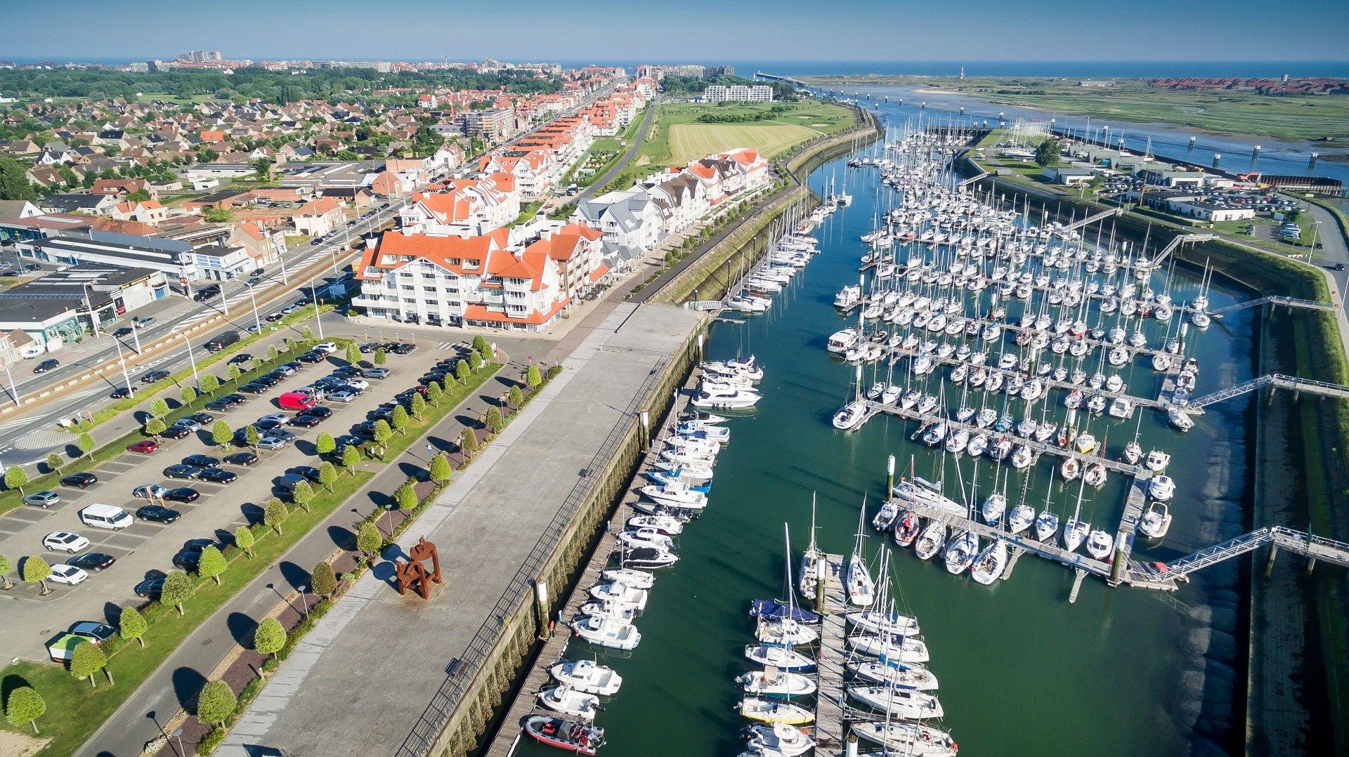 Appartement met zicht op de jachthaven foto {{pictureIndex}}