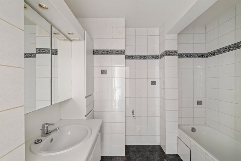 Schitterend gelegen 1 slpk penthouse met royaal dakterras foto 12