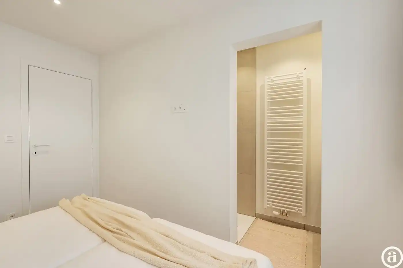 Lichtrijk hoekappartement met zijdelings zeezicht, centrum   foto 16