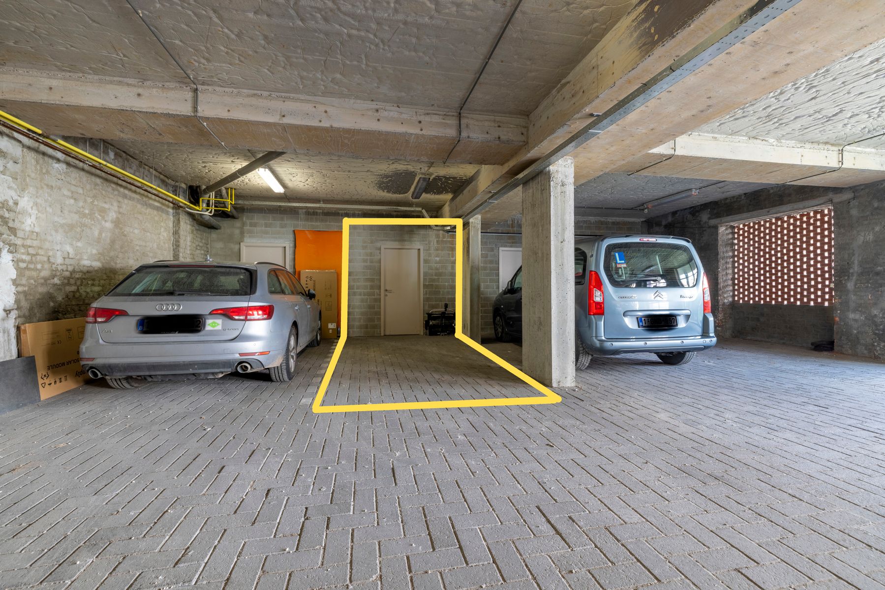 Appartement met 2 slpks, binnenstaanplaats en groot terras! foto 15