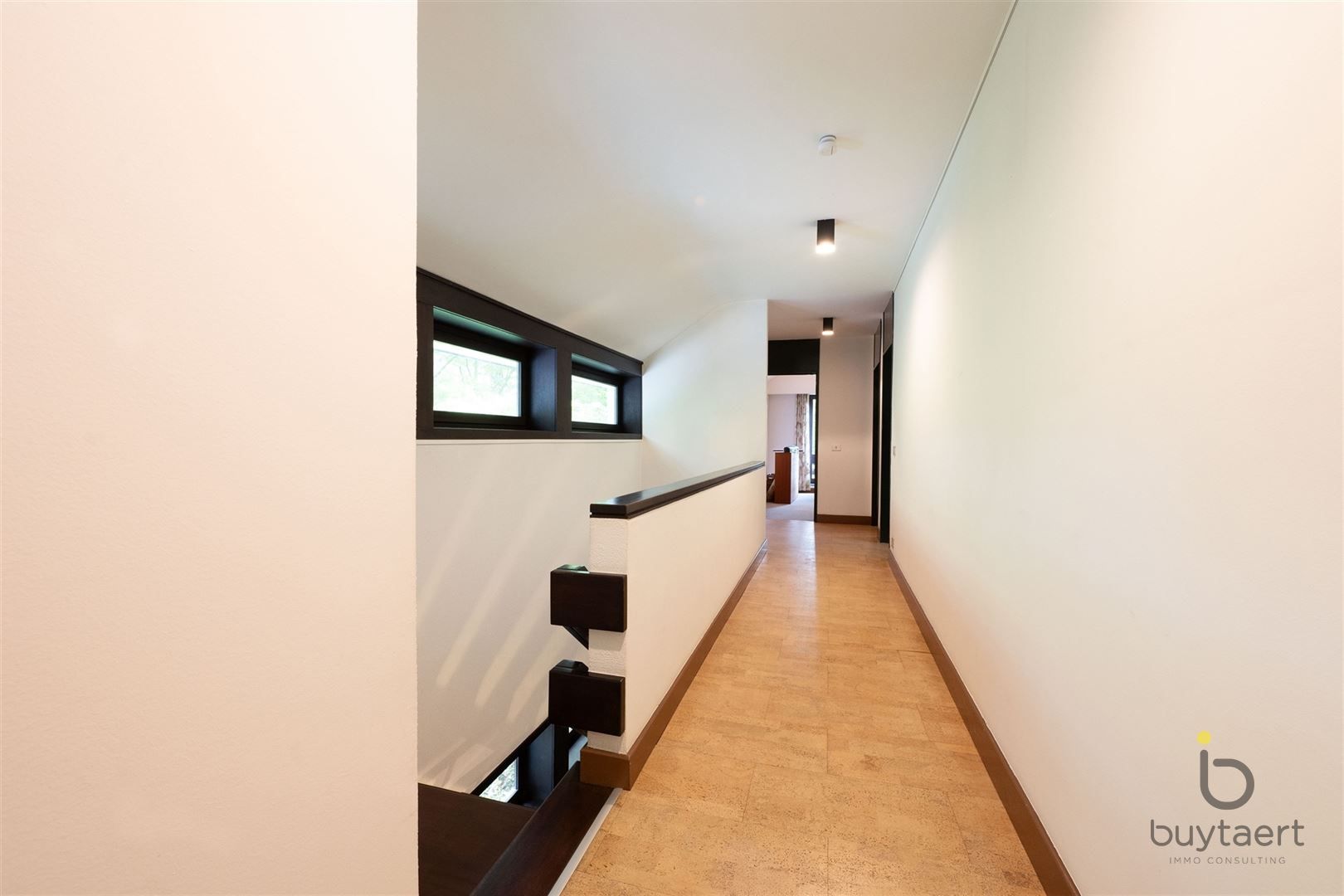 RUIMTE, LICHT ÉN KARAKTER: TE RENOVEREN 70’S VILLA MIDDEN IN HET GROEN! foto 31