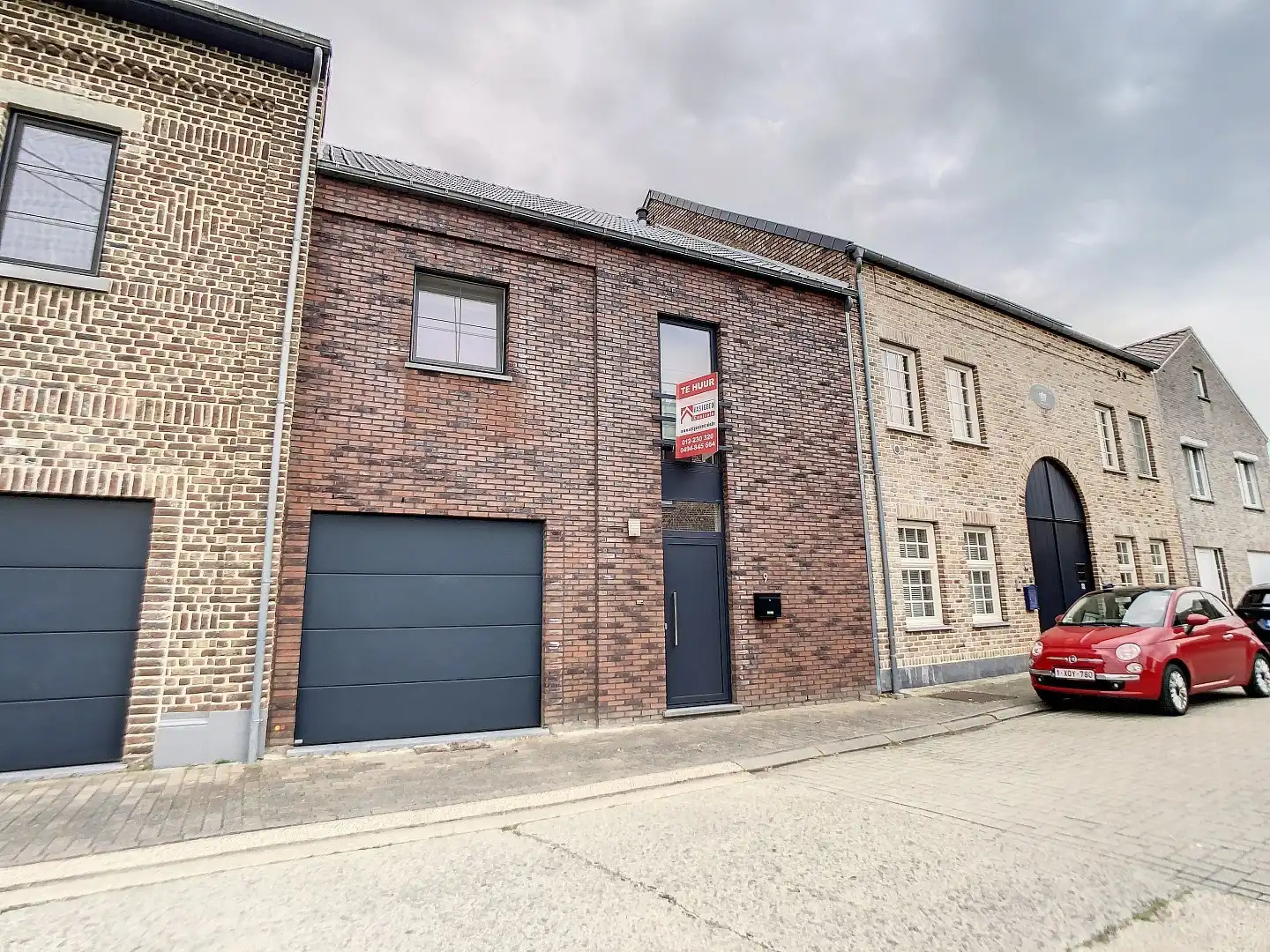 Recente woning met 3 slaapkamers, berging, zolder, garage en tuin te Tongeren foto {{pictureIndex}}