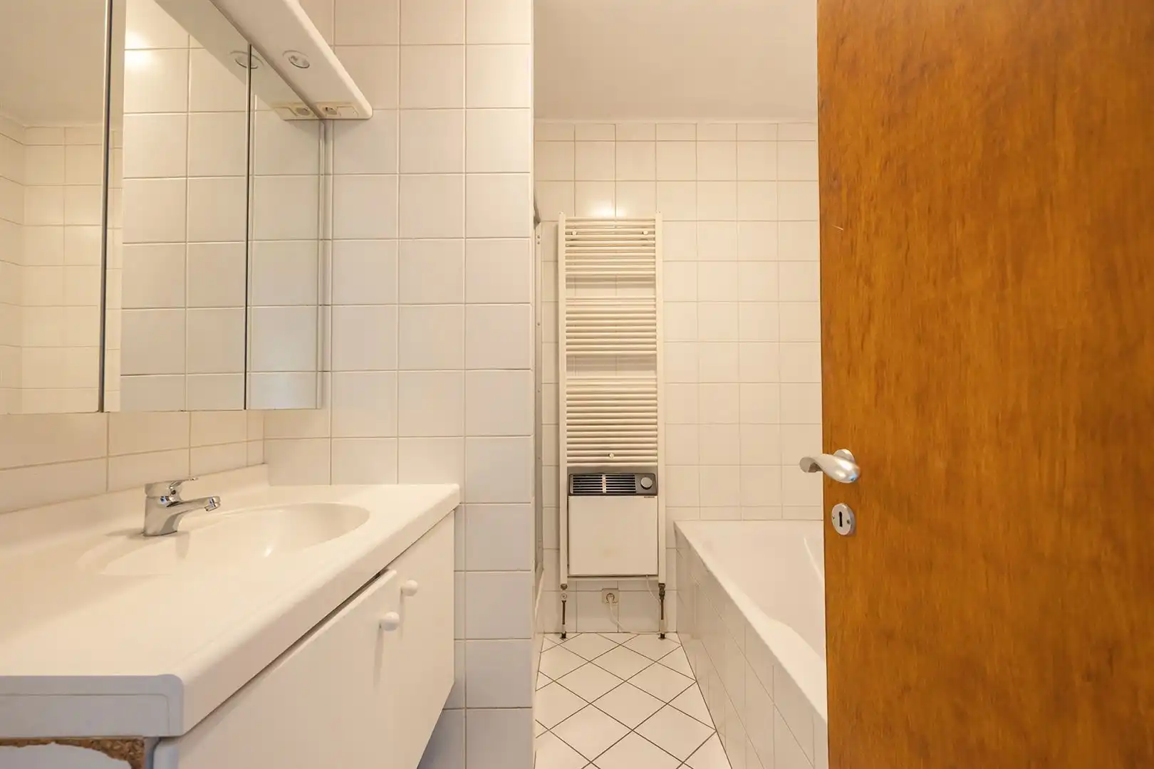 Ruime te renoveren woning met tuin in dorpscentrum foto 18