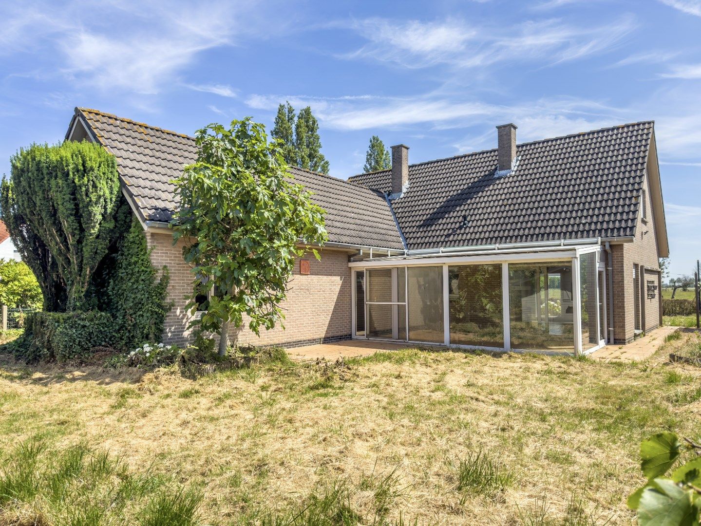 Hoofdfoto van de publicatie: Te renoveren woning met polderzicht vlakbij het centrum van Knokke.