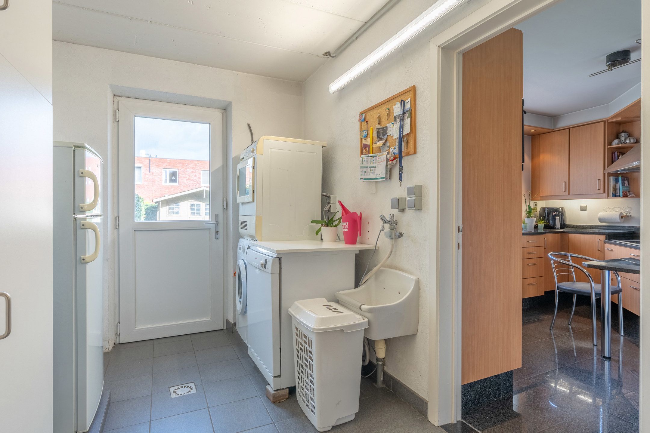 Ruime gezinswoning met 4 slpk's, tuin en garage te Turnhout. foto 11