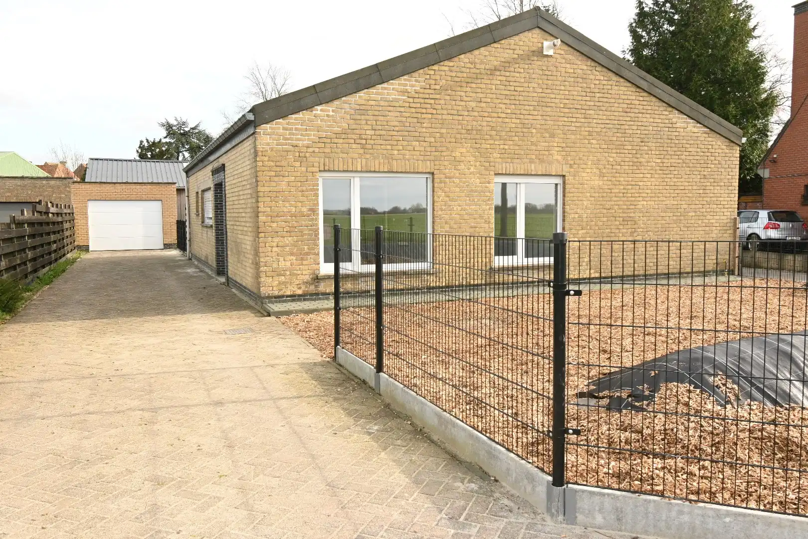 Gerenoveerde bungalow in Maldegem met tuin, terras en garage foto 2